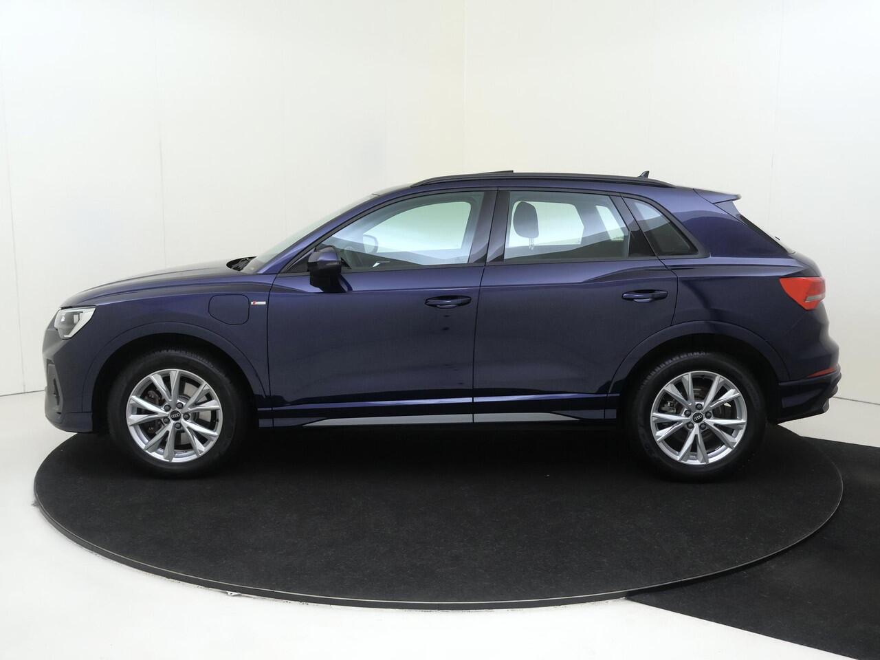 Audi Q3 45 TFSI e S edition | Panoramadak | Trekhaak | Navigatie Plus | Dodehoek detectie | Keyless | Achteruitrijcamera | Cruise control | CarPlay |