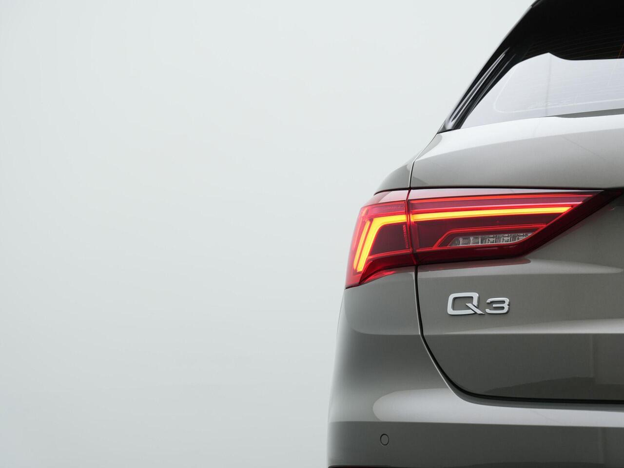 Audi Q3 45 TFSI e 245 pk S-tronic Advanced edition | Stoelverwarming | Adaptive Cruise | Navigatie | Parkeersensoren voor/achter