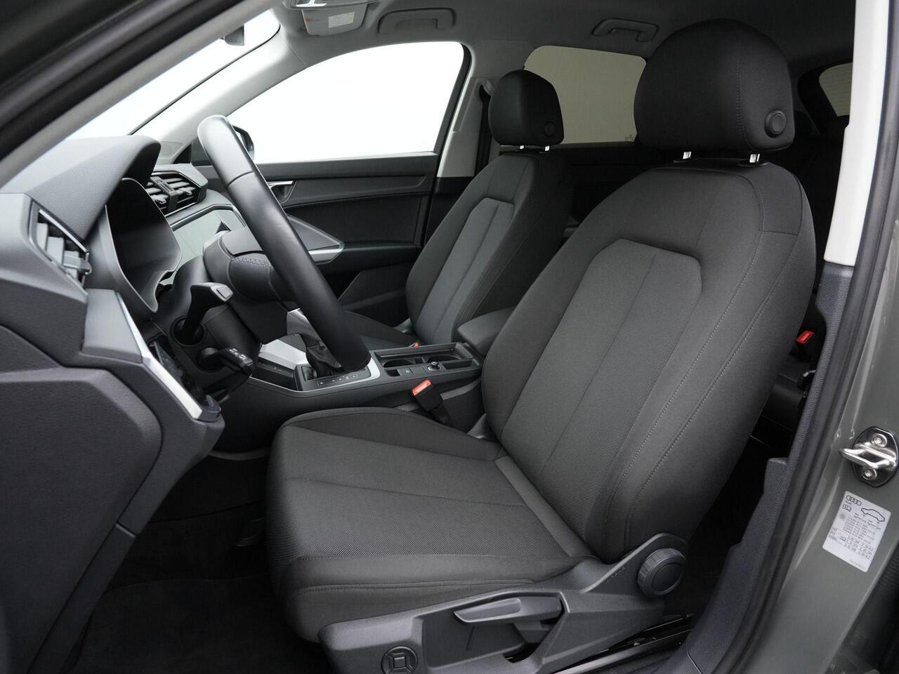 Audi Q3 45 TFSI e 245 pk S-tronic Advanced edition | Stoelverwarming | Adaptive Cruise | Navigatie | Parkeersensoren voor/achter