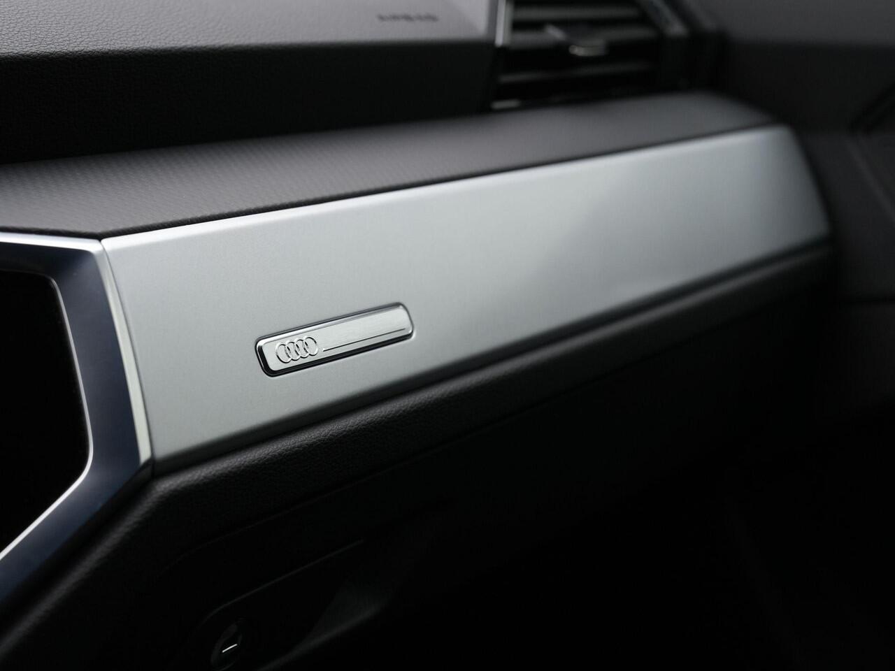 Audi Q3 45 TFSI e 245 pk S-tronic Advanced edition | Stoelverwarming | Adaptive Cruise | Navigatie | Parkeersensoren voor/achter