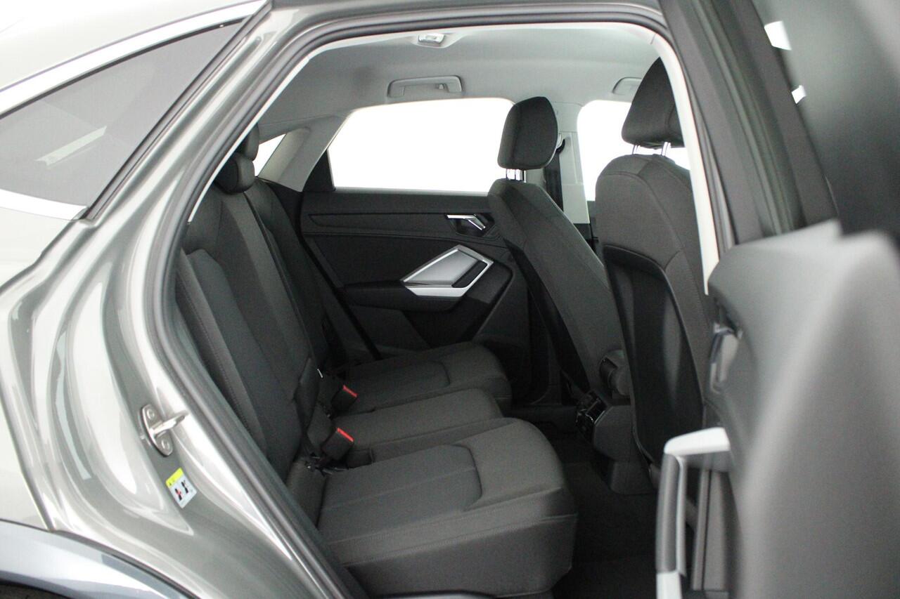 Audi Q3 Sportback 35 TFSI 150pk S-Tronic Pro Line S Trekhaak Stoelverwarming ACC Carplay Virtual Cockpit S-Line