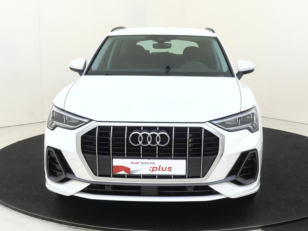 Audi Q3 45 TFSI e S edition | SoH 93% | Full LED verlichting | CarPlay | Dodehoek detectie | Grootlichtassistent | Rijprogramma 'Drive Select' | Lane- en frontassist |