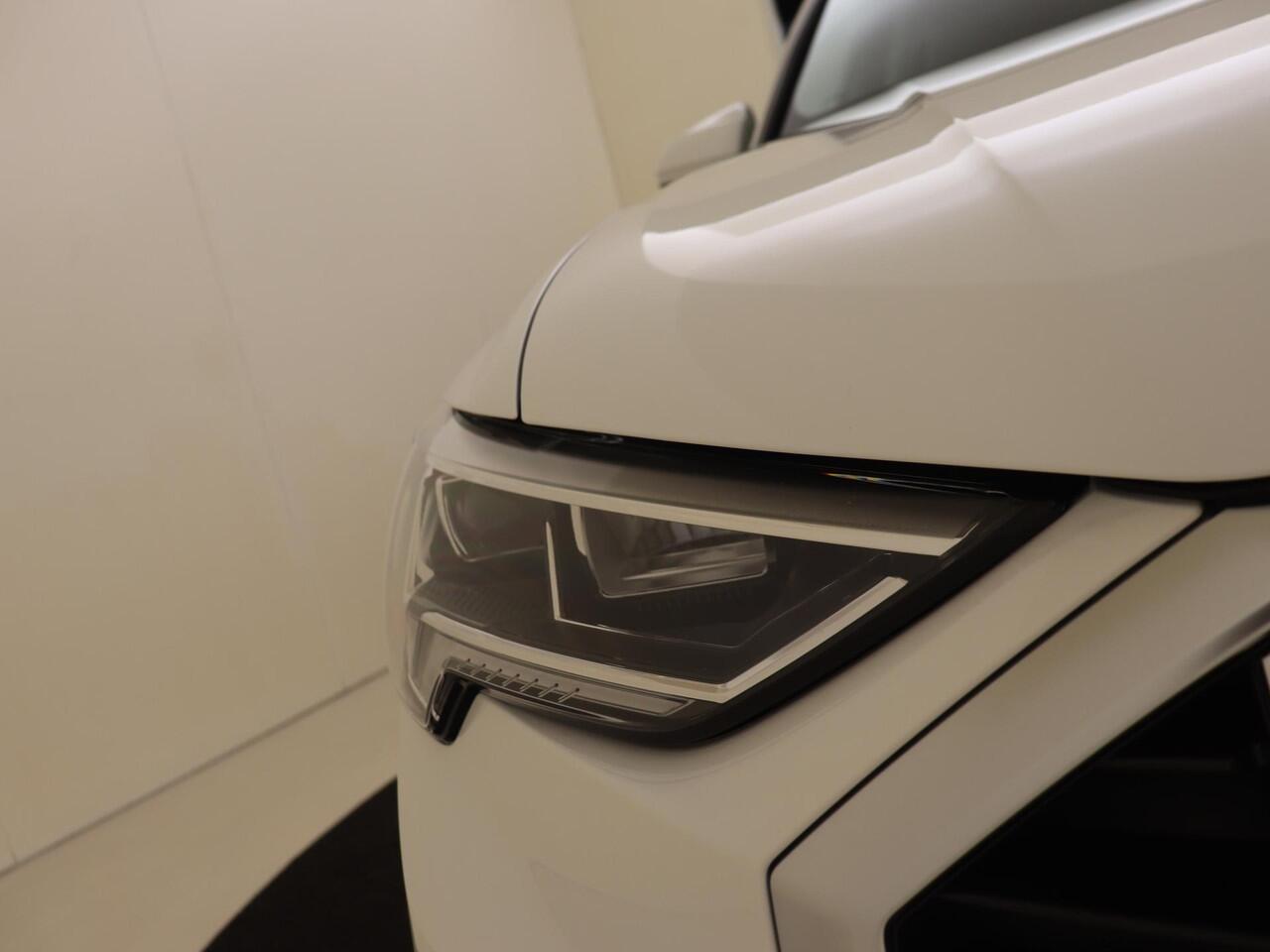 Audi Q3 45 TFSI e S edition | SoH 93% | Full LED verlichting | CarPlay | Dodehoek detectie | Grootlichtassistent | Rijprogramma 'Drive Select' | Lane- en frontassist |