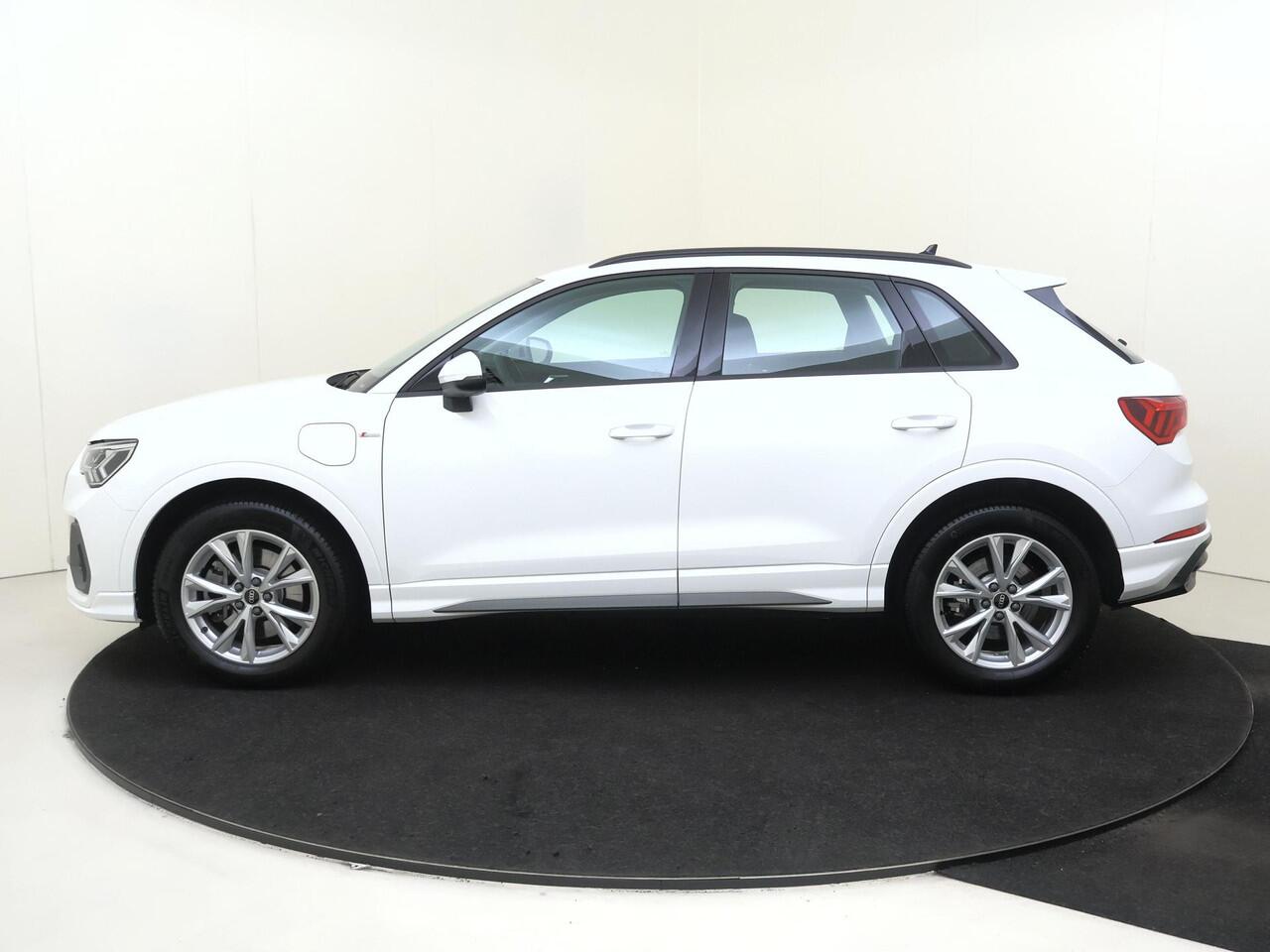 Audi Q3 45 TFSI e S edition | SoH 93% | Full LED verlichting | CarPlay | Dodehoek detectie | Grootlichtassistent | Rijprogramma 'Drive Select' | Lane- en frontassist |
