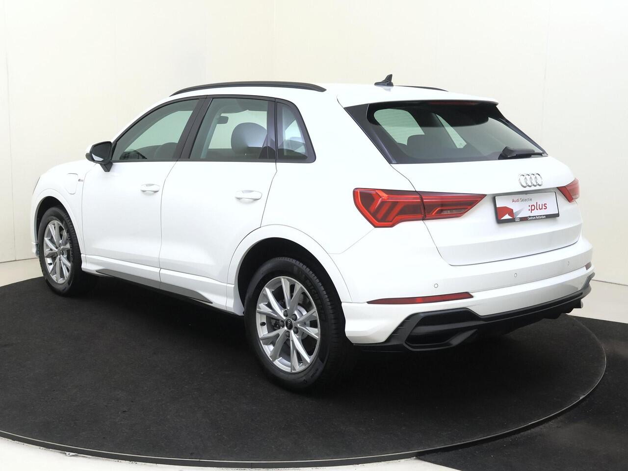 Audi Q3 45 TFSI e S edition | SoH 93% | Full LED verlichting | CarPlay | Dodehoek detectie | Grootlichtassistent | Rijprogramma 'Drive Select' | Lane- en frontassist |