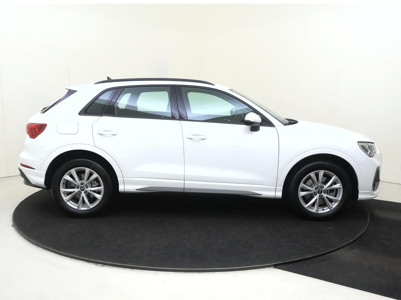 Audi Q3 45 TFSI e S edition | SoH 93% | Full LED verlichting | CarPlay | Dodehoek detectie | Grootlichtassistent | Rijprogramma 'Drive Select' | Lane- en frontassist |
