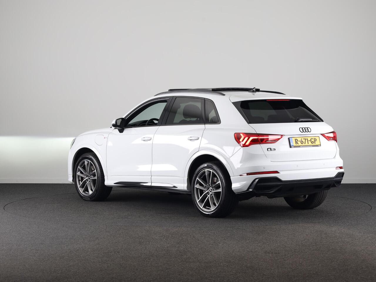 Audi Q3 45 TFSI e S edition 245pk | Panoramadak | Navgatie | Keyless Entry | Matrix Led |