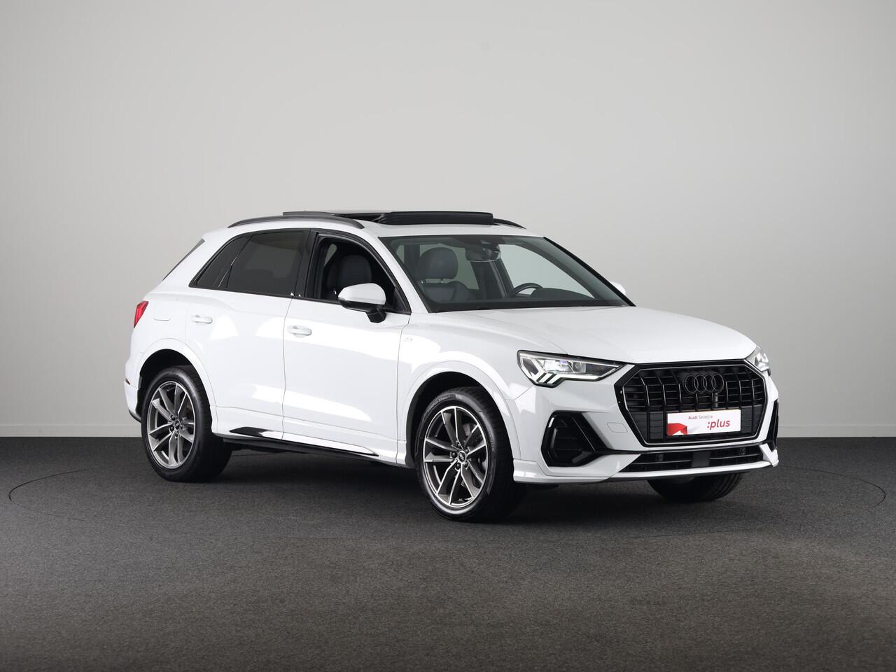 Audi Q3 45 TFSI e S edition 245pk | Panoramadak | Navgatie | Keyless Entry | Matrix Led |