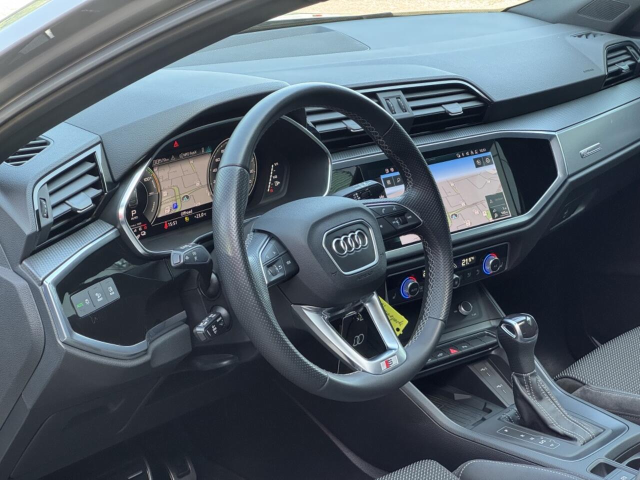 Audi Q3 45 TFSI e 245 Pk S-Line Nardo Pano Camera Trekhaak