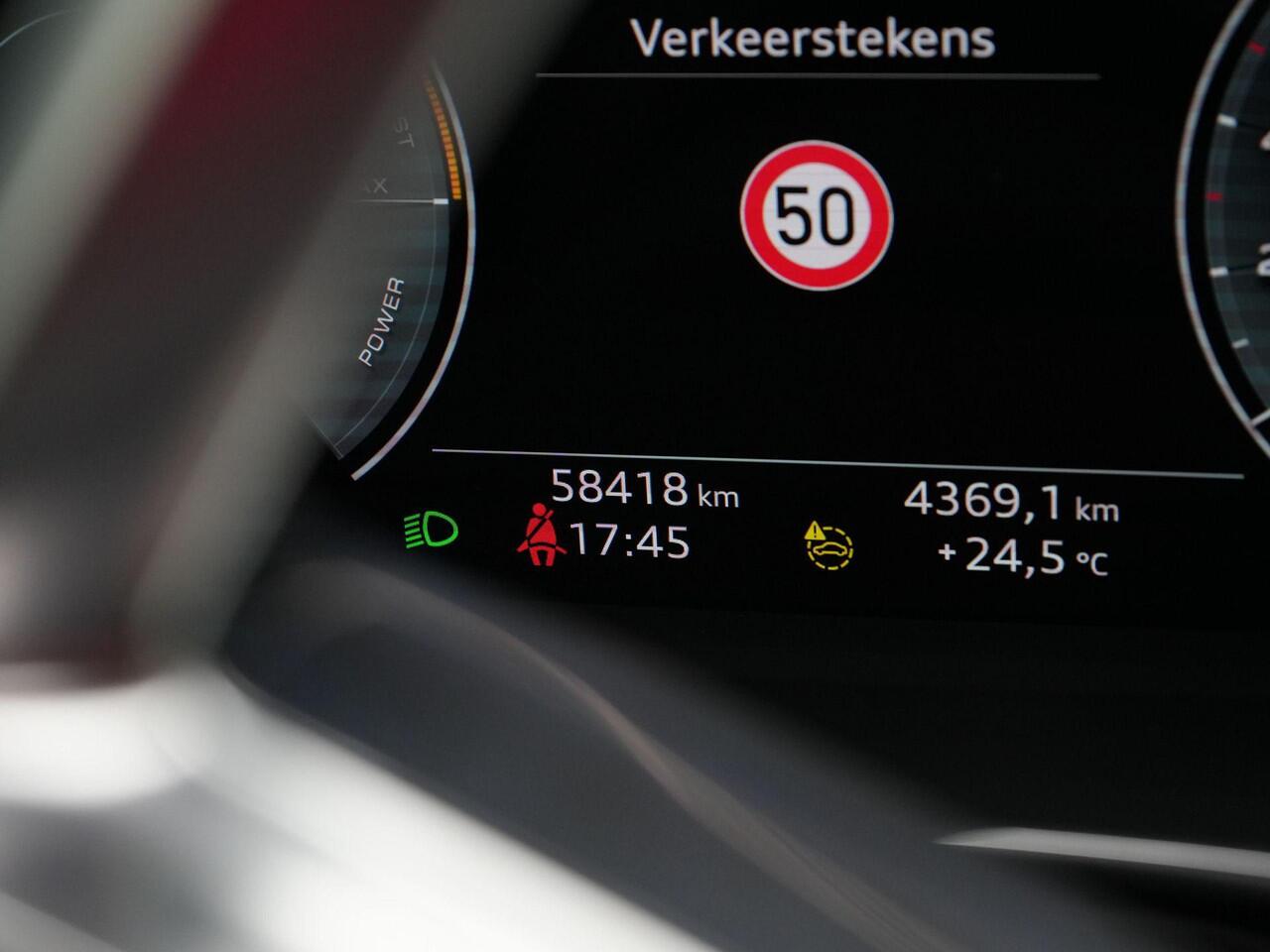 Audi Q3 Sportback 45 TFSI e 245 pk S-tronic | Matrix LED | Panoramadak | Optiekpakket zwart | Cruise control | Stoelverwarming | SONOS sound | 20 inch lichtmetalen velgen