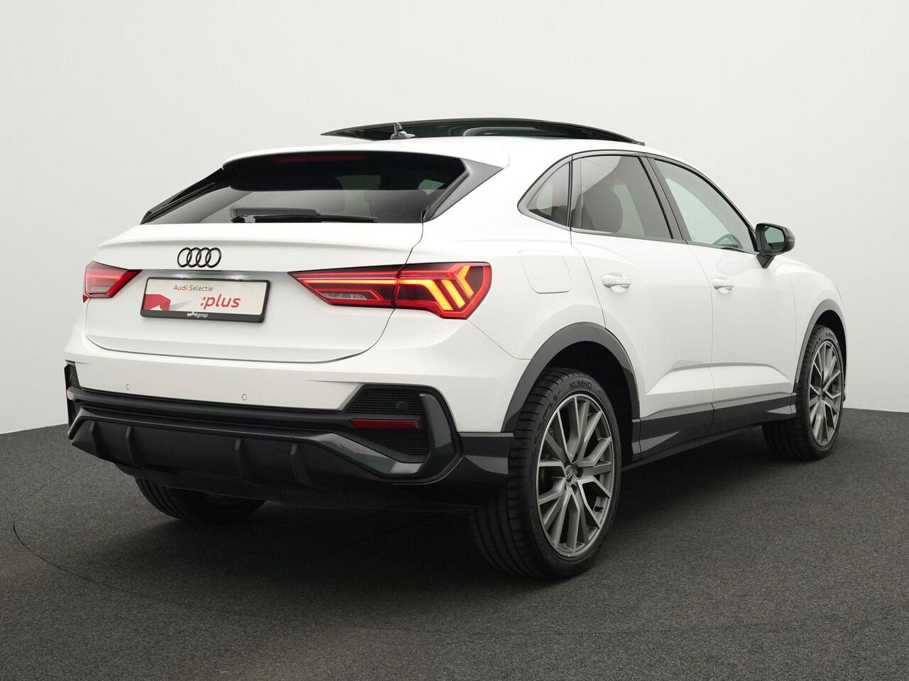 Audi Q3 Sportback 45 TFSI e 245 pk S-tronic | Matrix LED | Panoramadak | Optiekpakket zwart | Cruise control | Stoelverwarming | SONOS sound | 20 inch lichtmetalen velgen