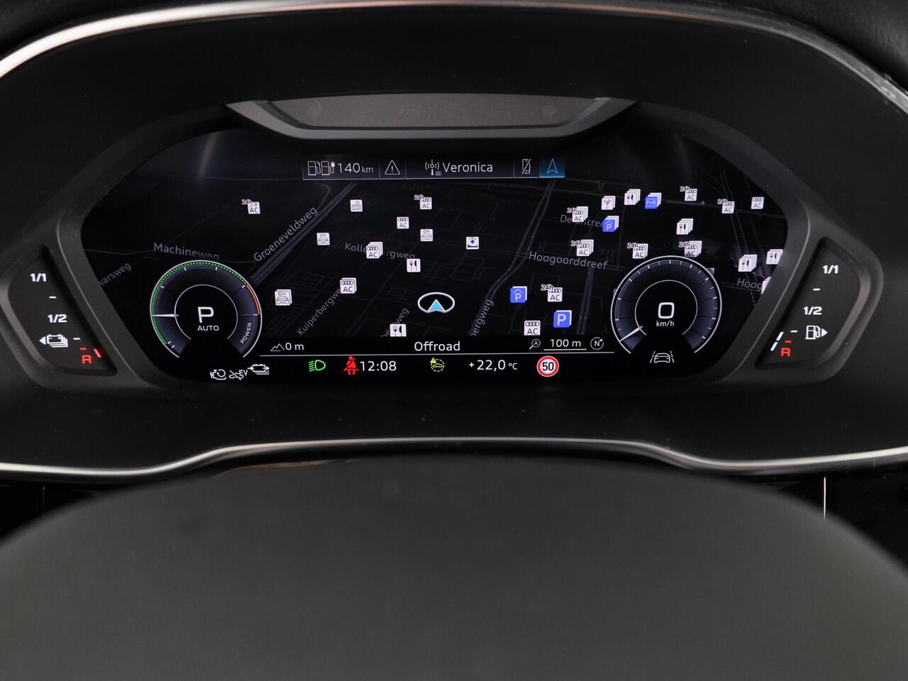 Audi Q3 45 TFSI e Business Edition 245 pk S-tronic | Navigatie | Elektr. trekhaak | Parkeersensoren | Achteruitrijcamera | LED koplampen | Stoelverwarming |