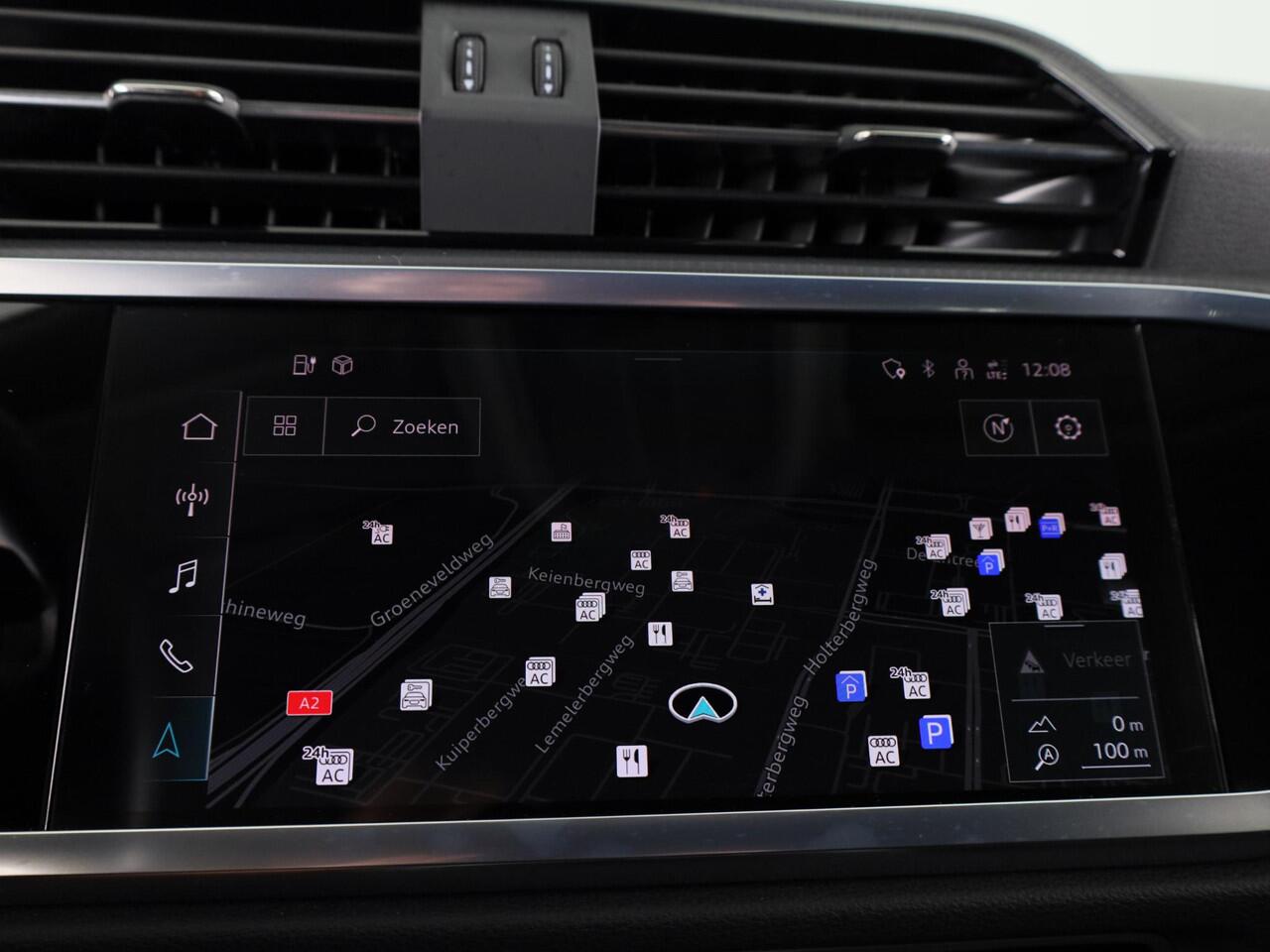 Audi Q3 45 TFSI e Business Edition 245 pk S-tronic | Navigatie | Elektr. trekhaak | Parkeersensoren | Achteruitrijcamera | LED koplampen | Stoelverwarming |