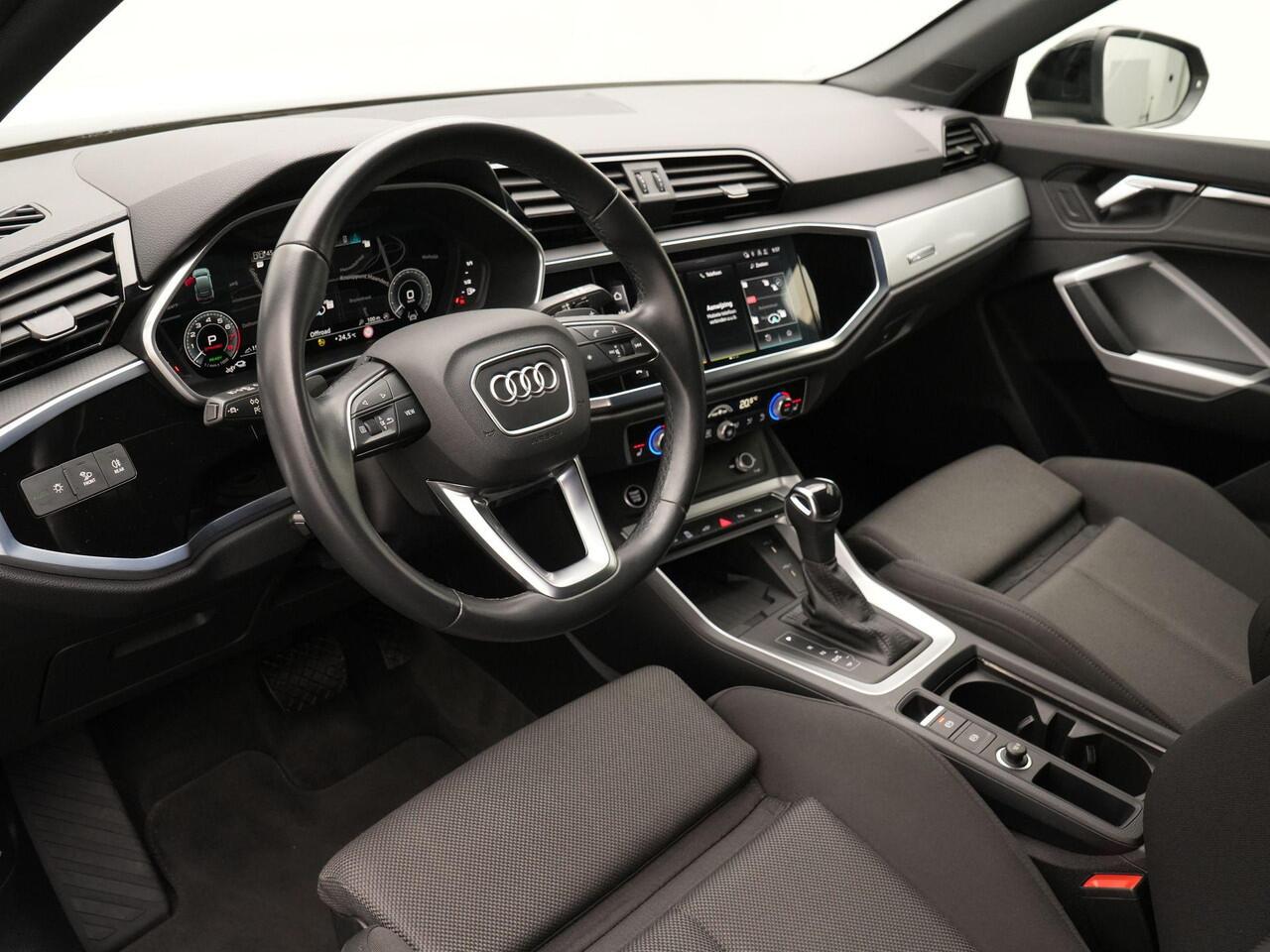 Audi Q3 Sportback 45 TFSI e 245 pk S-tronic S Edition / S-Line | Achteruitrijcamera | Navigatie | Stoelverwarming | Adaptive Cruise