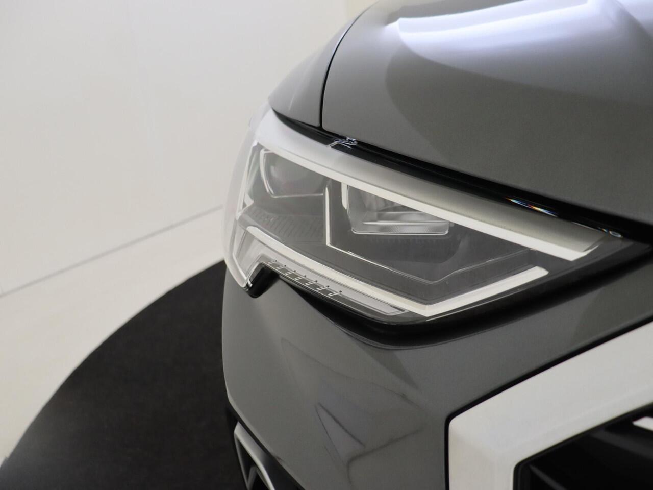 Audi Q3 Sportback 45 TFSI e S Edition | Dodehoek detectie | Adaptieve cruise control | Stoelverwarming | CarPlay | Elektrische achterklep | Parkeersensoren | S-line interieur |