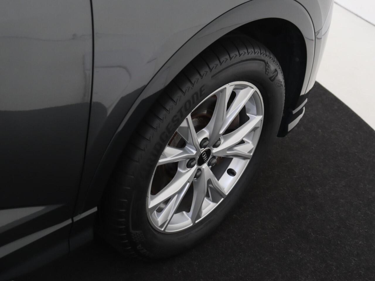 Audi Q3 Sportback 45 TFSI e S Edition | Dodehoek detectie | Adaptieve cruise control | Stoelverwarming | CarPlay | Elektrische achterklep | Parkeersensoren | S-line interieur |