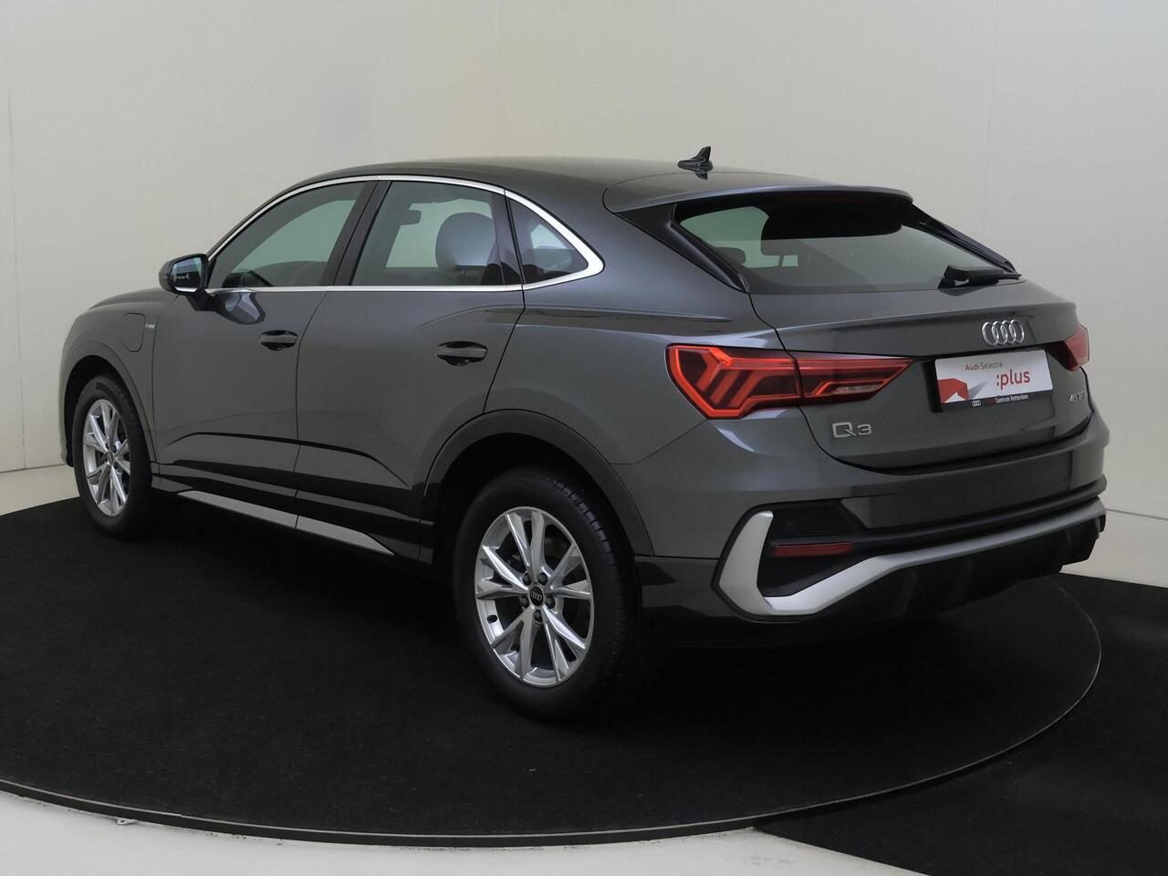 Audi Q3 Sportback 45 TFSI e S Edition | Dodehoek detectie | Adaptieve cruise control | Stoelverwarming | CarPlay | Elektrische achterklep | Parkeersensoren | S-line interieur |