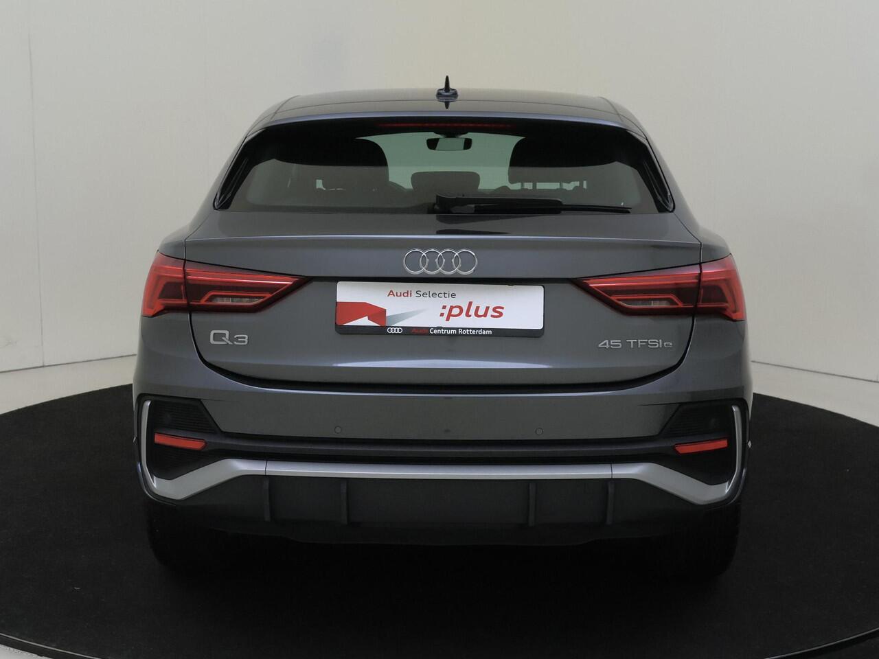 Audi Q3 Sportback 45 TFSI e S Edition | Dodehoek detectie | Adaptieve cruise control | Stoelverwarming | CarPlay | Elektrische achterklep | Parkeersensoren | S-line interieur |