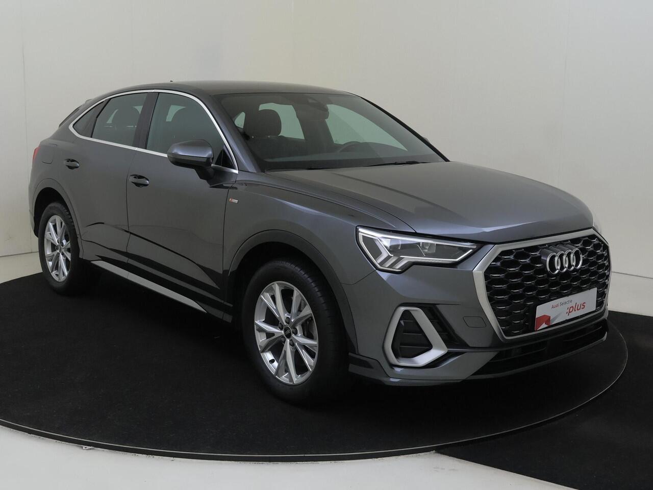 Audi Q3 Sportback 45 TFSI e S Edition | Dodehoek detectie | Adaptieve cruise control | Stoelverwarming | CarPlay | Elektrische achterklep | Parkeersensoren | S-line interieur |