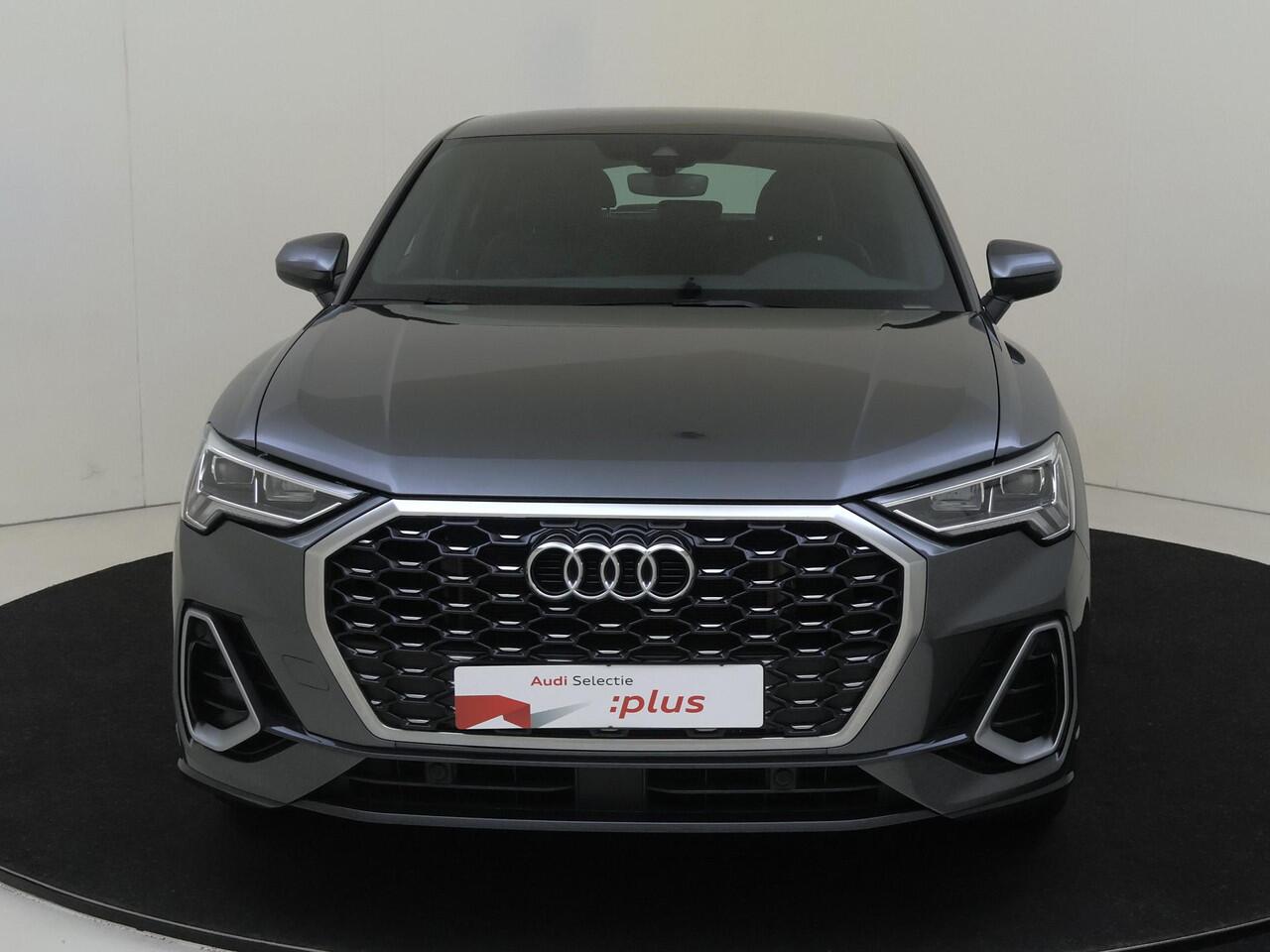 Audi Q3 Sportback 45 TFSI e S Edition | Dodehoek detectie | Adaptieve cruise control | Stoelverwarming | CarPlay | Elektrische achterklep | Parkeersensoren | S-line interieur |