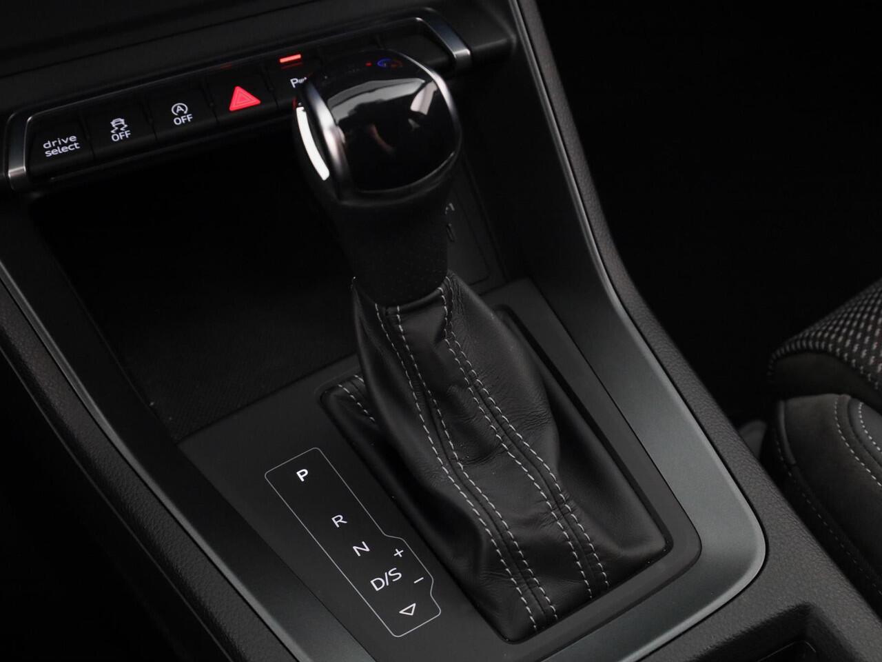 Audi Q3 Sportback 35 TFSI S Edition 150PK S-tronic | Afgevlakt stuurwiel | S-line in & exterieur | Audi drive select | Elektrische kofferbak |