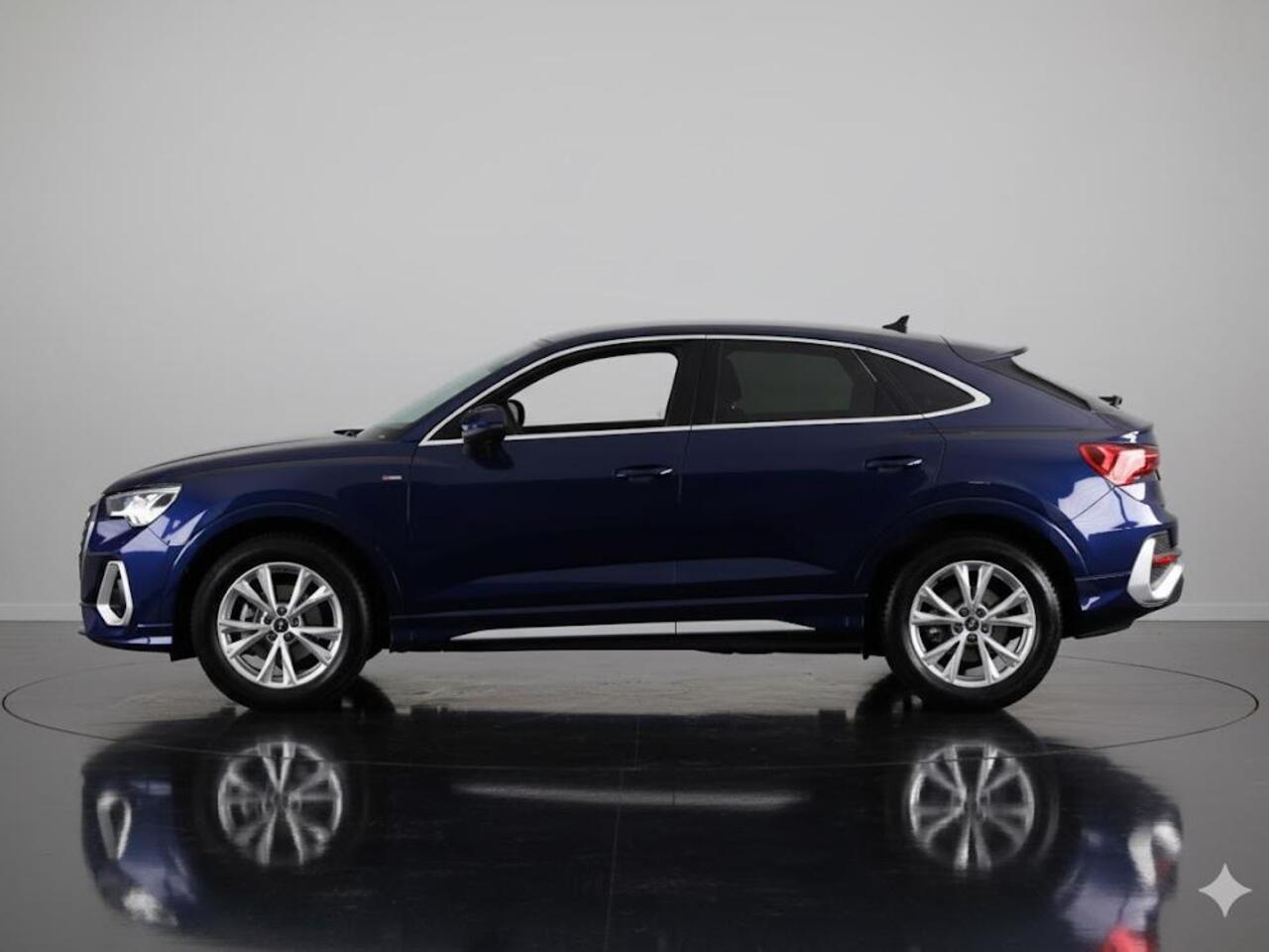 Audi Q3 Sportback 35 TFSI S Edition 150PK S-tronic | Afgevlakt stuurwiel | S-line in & exterieur | Audi drive select | Elektrische kofferbak |