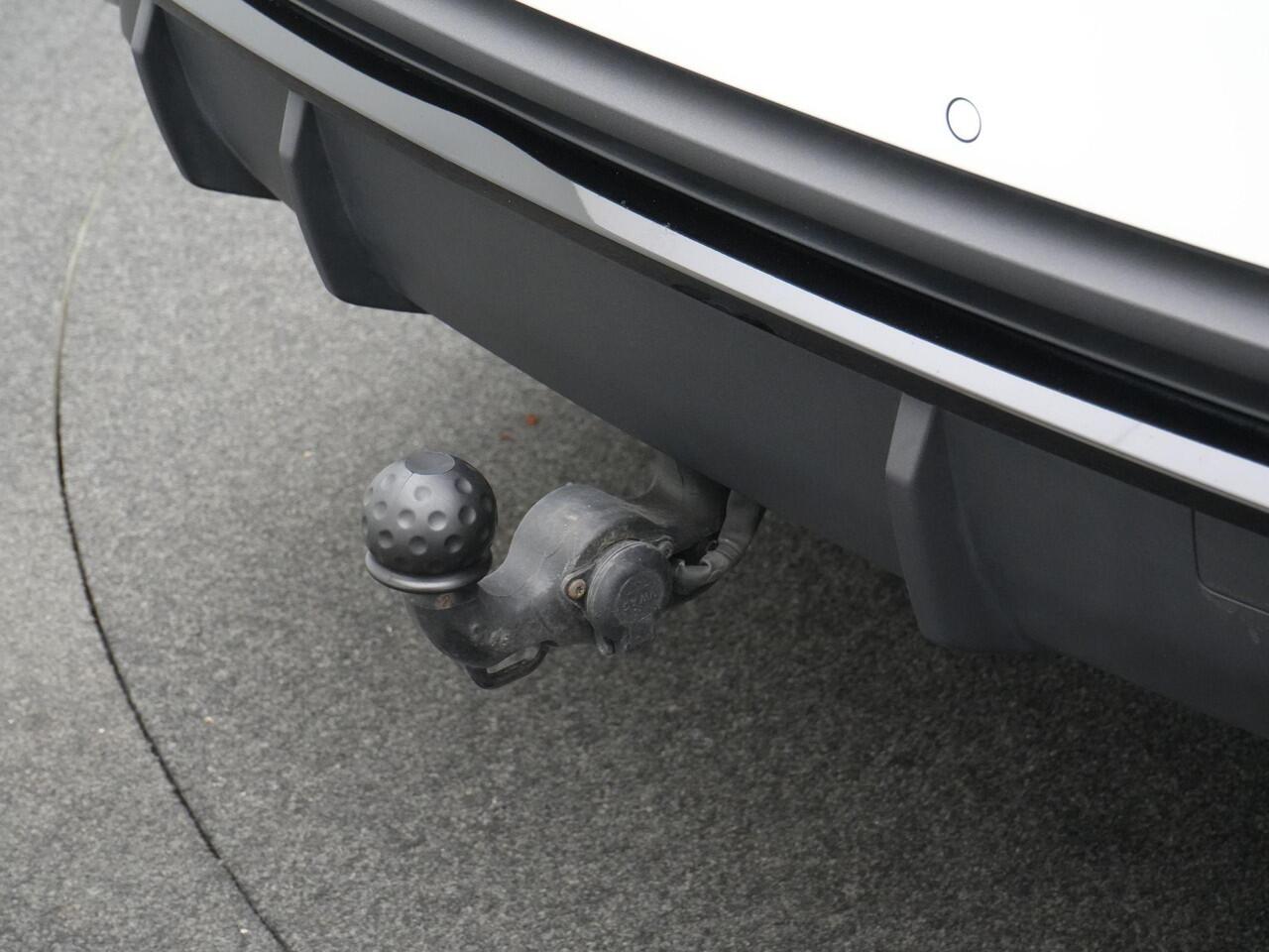 Audi Q3 Sportback 45 TFSI e 245 pk S-tronic S Edition / S-Line | Panoramadak | Trekhaak | Rondomzicht camera | Stoel- stuurverwarming | Optiekpakket zwart plus | ACC | | Privacy glas | 19 inch