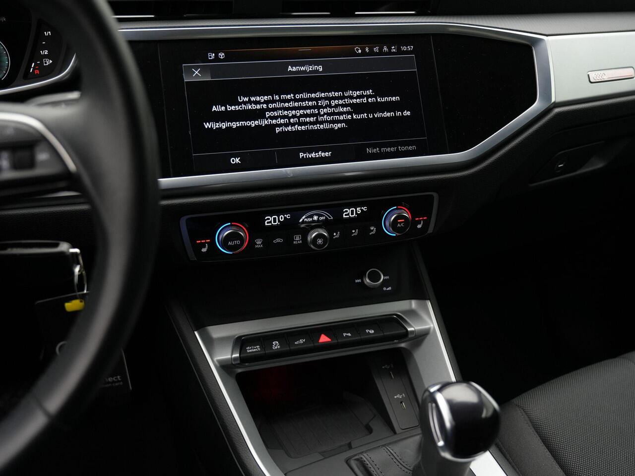 Audi Q3 45 TFSI e 245 pk S-tronic Business Edition | Panoramadak | Matrix LED | Sonos | Rondomzicht camera | Stoelverwarming | Navigatie