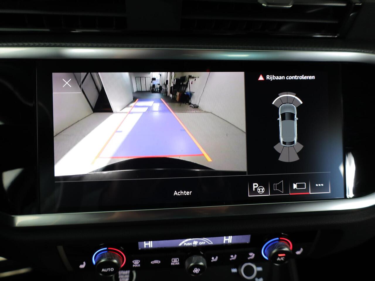 Audi Q3 Sportback 45 TFSI e Edition 245 pk S-tronic | Navigatie | Parkeersensoren (Park assist) | Achteruitrijcamera | Stoelverwarming | Adaptieve cruise control | Lederen bekleding |