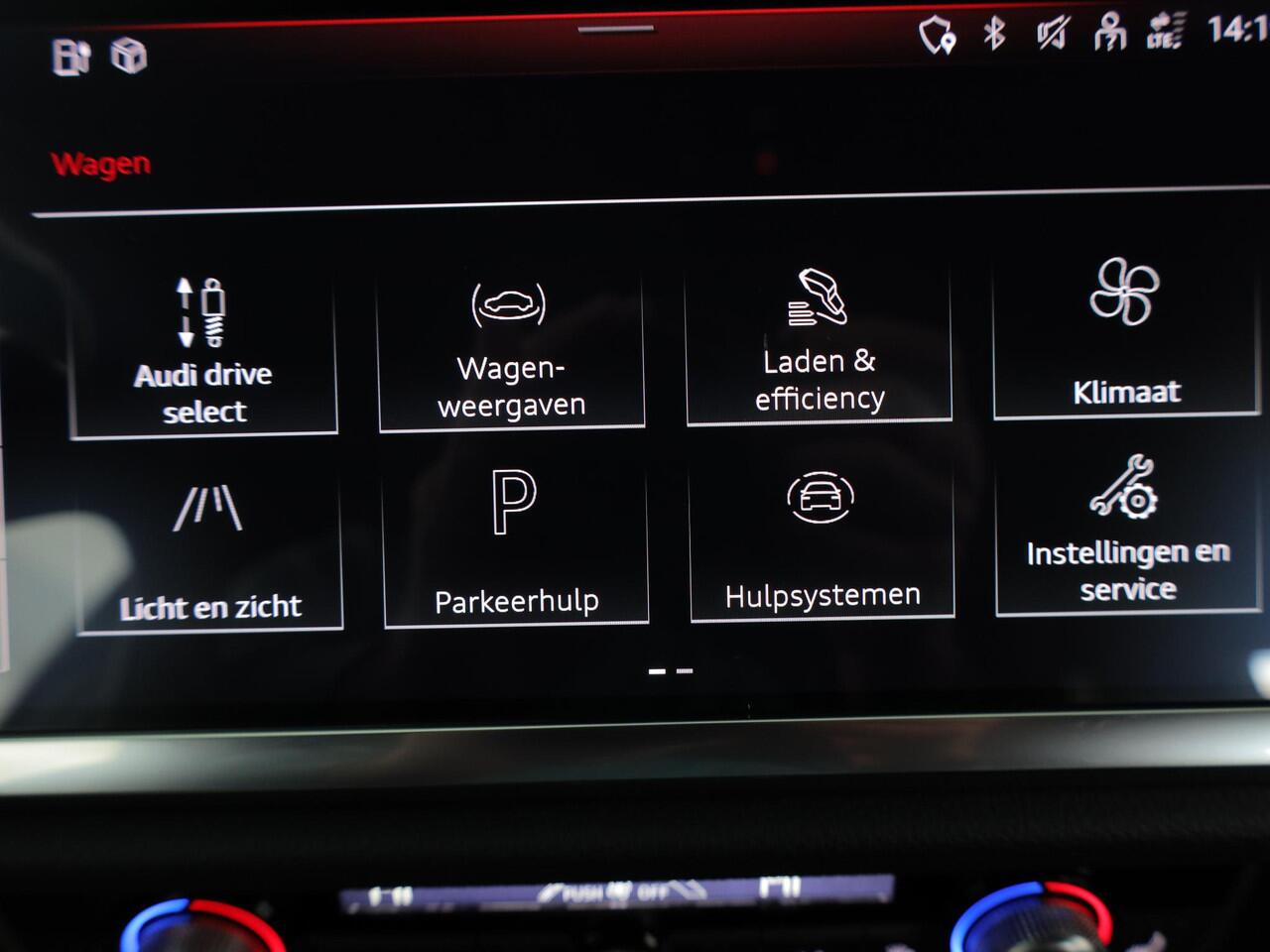 Audi Q3 Sportback 45 TFSI e Edition 245 pk S-tronic | Navigatie | Parkeersensoren (Park assist) | Achteruitrijcamera | Stoelverwarming | Adaptieve cruise control | Lederen bekleding |