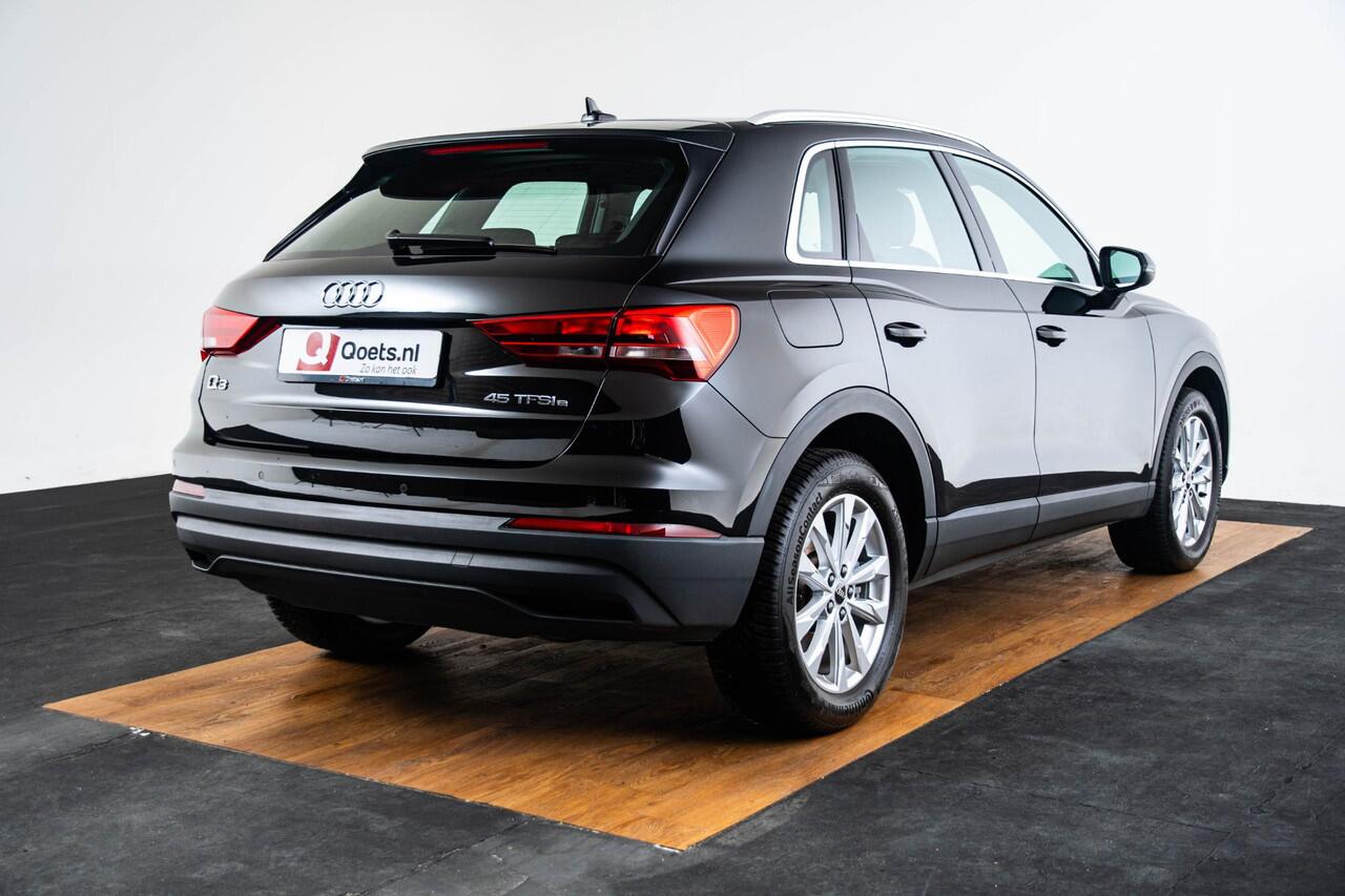Audi Q3 45 TFSI e S edition Stoelenverwarming voor - Sportstoelen - Achterbank plus - Audi virtual cockpit plus - Parkeerhulp plus - Cruise control - Audi drive select - Automatisch bedienbare achterklep - Binnenspiegel automatisch dimmend -