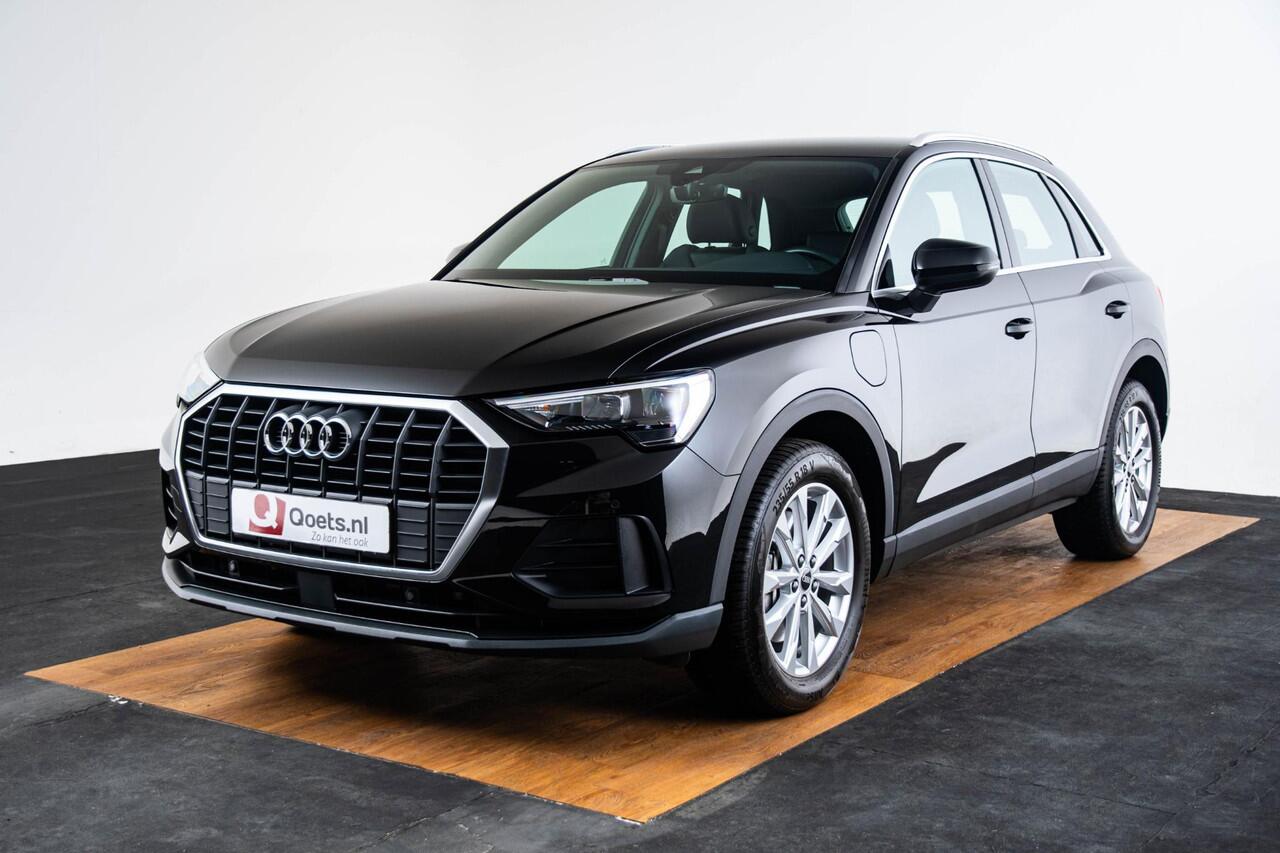 Audi Q3 45 TFSI e S edition Stoelenverwarming voor - Sportstoelen - Achterbank plus - Audi virtual cockpit plus - Parkeerhulp plus - Cruise control - Audi drive select - Automatisch bedienbare achterklep - Binnenspiegel automatisch dimmend -