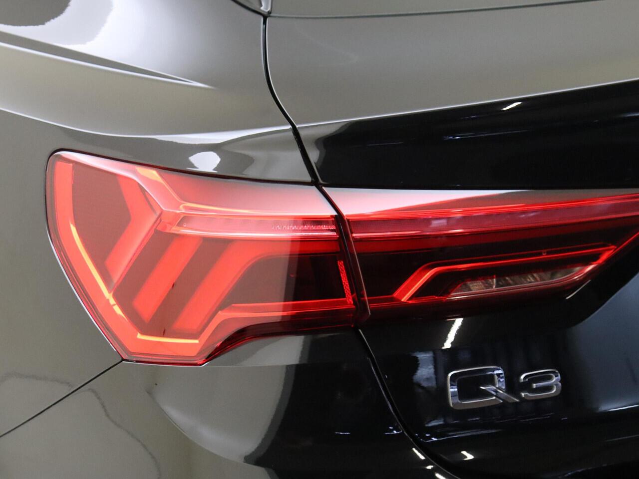 Audi Q3 Sportback 45 TFSI e Business Edition | CarPlay | Adaptieve cruise control | Elektrische achterklep | Stoelverwarming | Digital cockpit | Full LED verlichting | Grootlichtassistent |