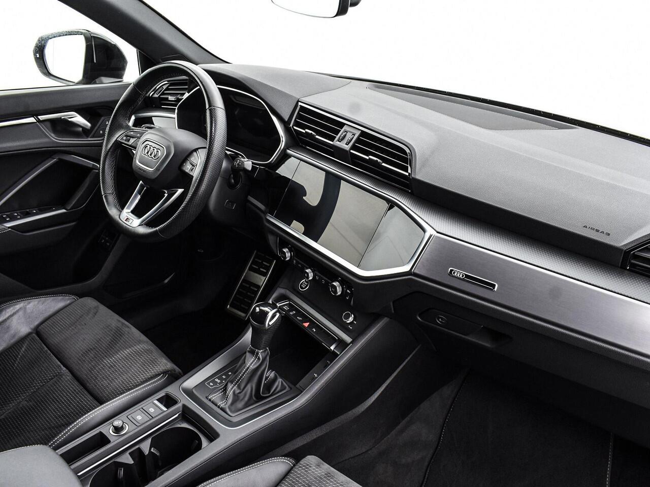 Audi Q3 Sportback 45 TFSIe 245pk S-Tronic S Edition · Camera · Side Assist · Adaptive Cruise Control · Zwart Optiek · Keyless · Stoelverwarming · Elek. Achterklep · 19"Velgen · Apple/Android Car Play