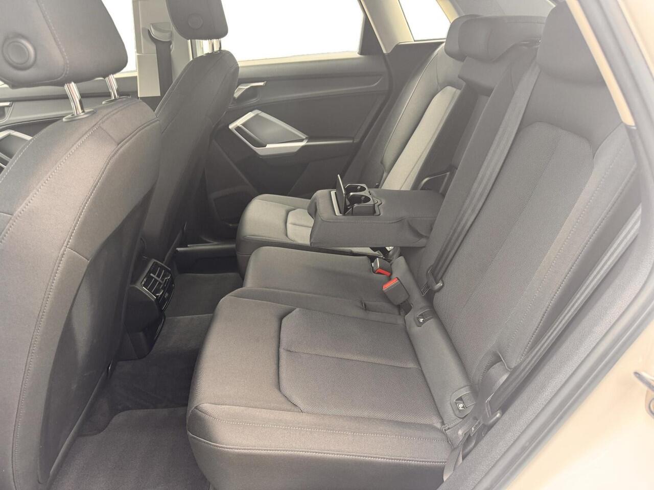 Audi Q3 45 TFSI e S tronic S-line, Stoelverw., 19 inch.