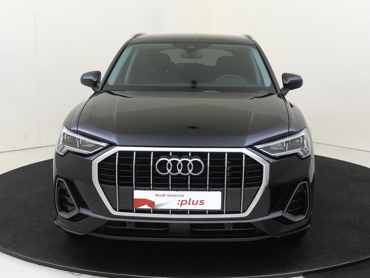 Audi Q3 45 TFSI e S edition | Parkeersensoren | Dodehoek detectie | Adaptieve cruise control | Stoelverwarming | CarPlay | Audi virtual cockpit | Electronic climate control |