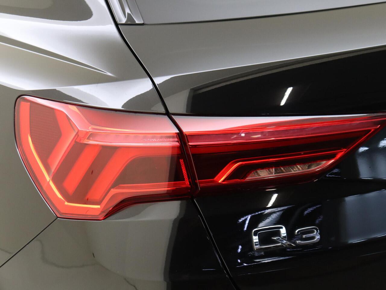 Audi Q3 45 TFSI e S edition | Parkeersensoren | Dodehoek detectie | Adaptieve cruise control | Stoelverwarming | CarPlay | Audi virtual cockpit | Electronic climate control |