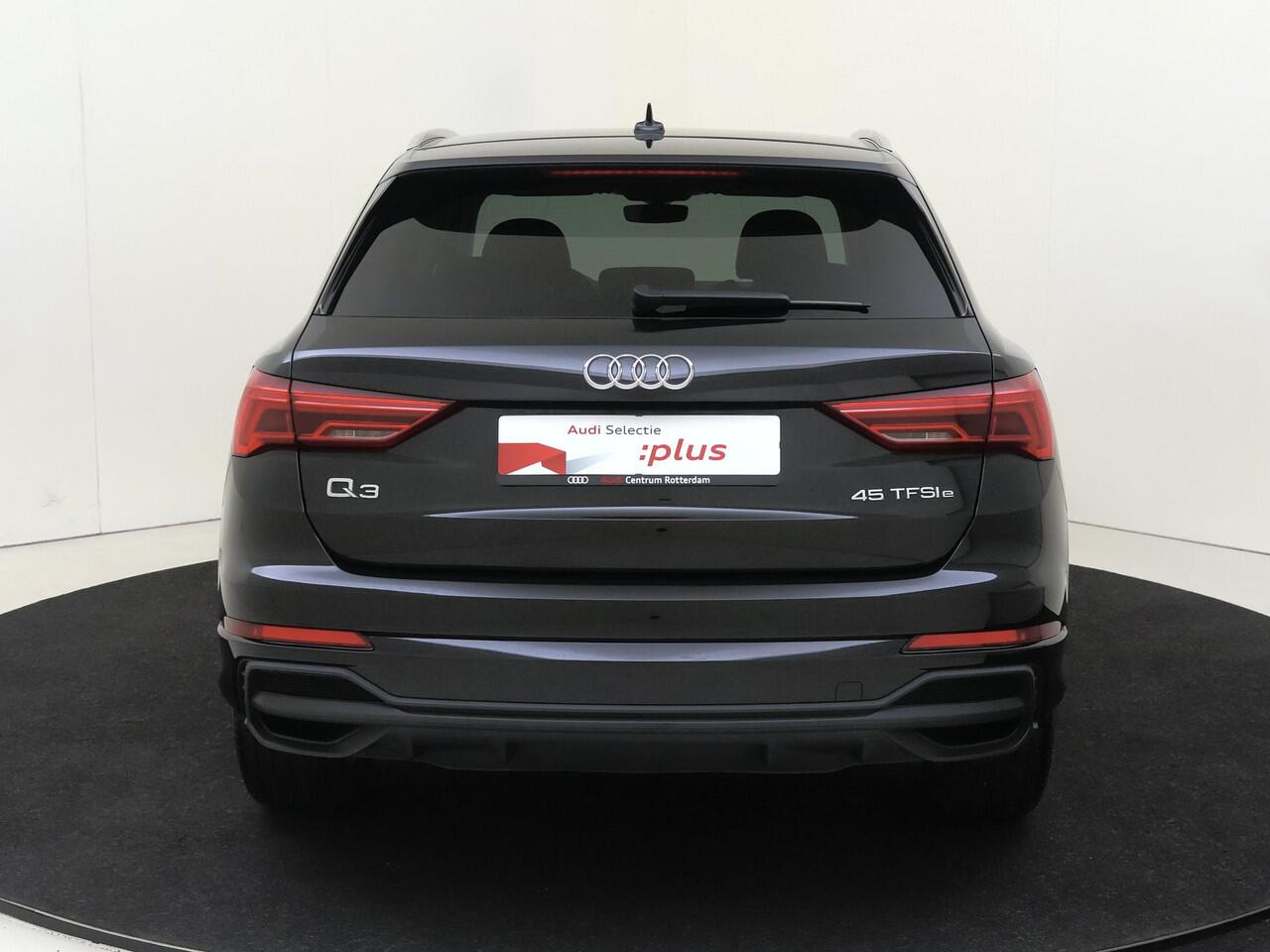 Audi Q3 45 TFSI e S edition | Parkeersensoren | Dodehoek detectie | Adaptieve cruise control | Stoelverwarming | CarPlay | Audi virtual cockpit | Electronic climate control |