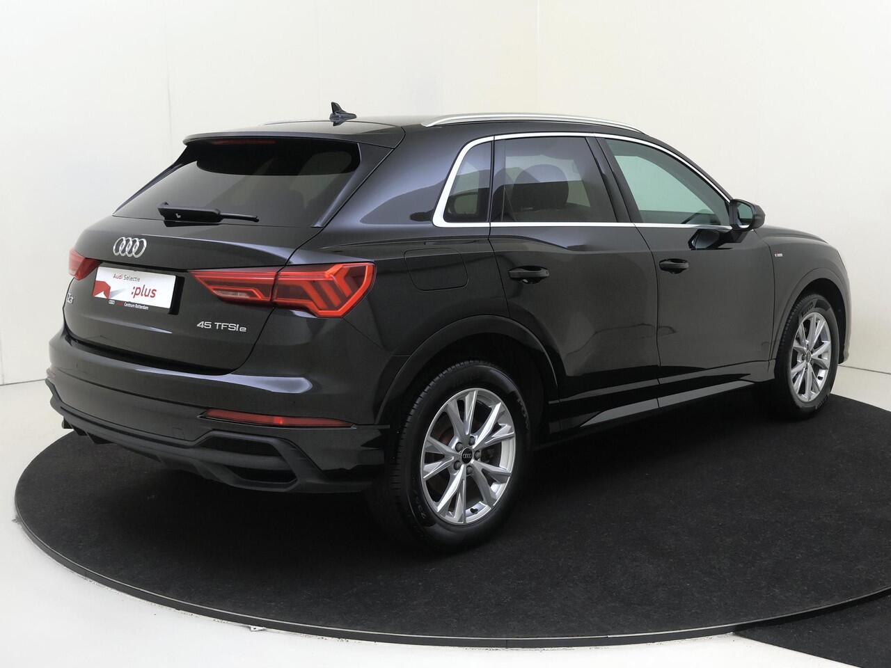 Audi Q3 45 TFSI e S edition | Parkeersensoren | Dodehoek detectie | Adaptieve cruise control | Stoelverwarming | CarPlay | Audi virtual cockpit | Electronic climate control |