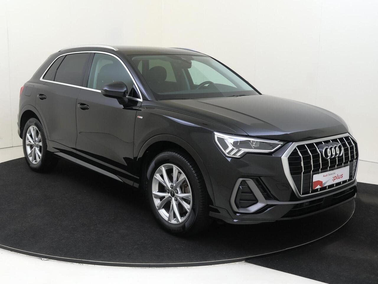 Audi Q3 45 TFSI e S edition | Parkeersensoren | Dodehoek detectie | Adaptieve cruise control | Stoelverwarming | CarPlay | Audi virtual cockpit | Electronic climate control |