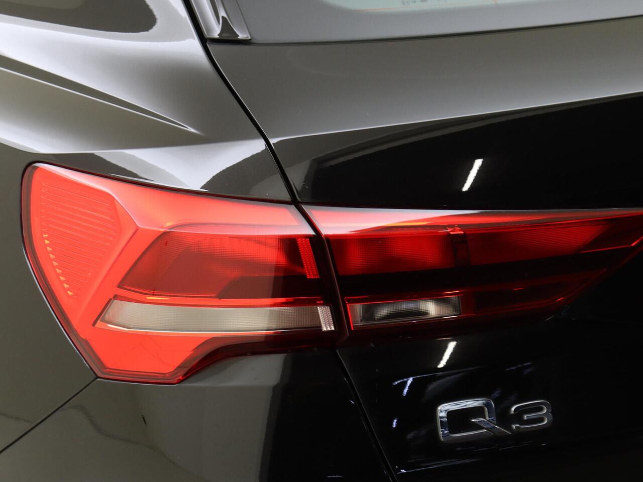 Audi Q3 45 TFSI e Advanced edition | Trekhaak | Lederen bekleding | Dodehoek detectie | Navigatie Plus | Stoelverwarming | Achteruitrijcamera | Cruise control |