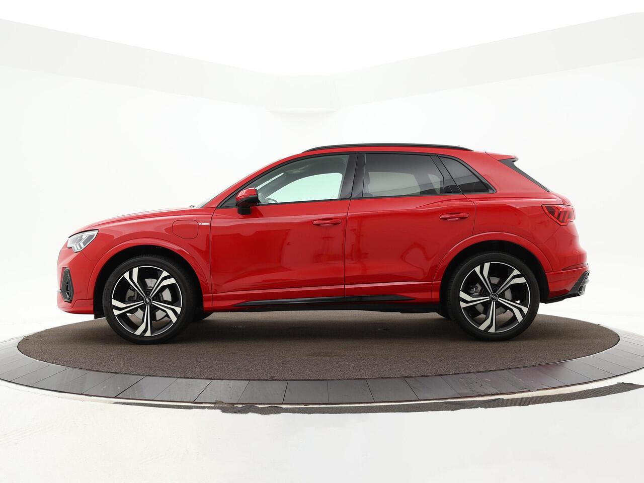 Audi Q3 45 TFSIe 245pk S-Tronic S Edition · Camera · Keyless · Side Assist · Inklap. Trekhaak · 20"Velgen · ACC · Stoelverwarming · Optiekpakket Zwart · Garantie t/m 11-01-2027 of 100.000km