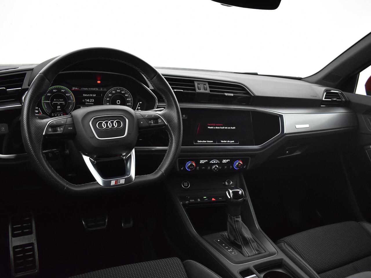 Audi Q3 45 TFSIe 245pk S-Tronic S Edition · Camera · Keyless · Side Assist · Inklap. Trekhaak · 20"Velgen · ACC · Stoelverwarming · Optiekpakket Zwart · Garantie t/m 11-01-2027 of 100.000km