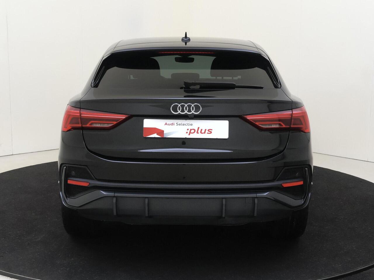 Audi Q3 Sportback 45 TFSI e S Edition | Trekhaak | Achteruitrijcamera | Stoelverwarming | Dodehoek detectie | Keyless | Adaptieve cruise control | Navigatie Plus | Bluetooth |