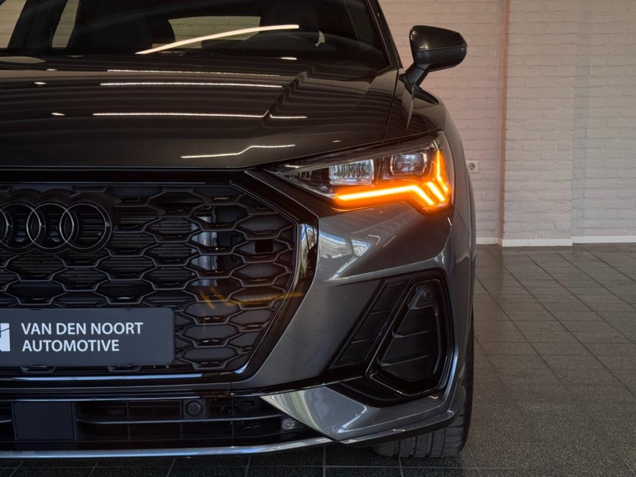 Audi Q3 45 TFSIe S-Line Black Edition Stoelv Sonos Sfeerv 19''