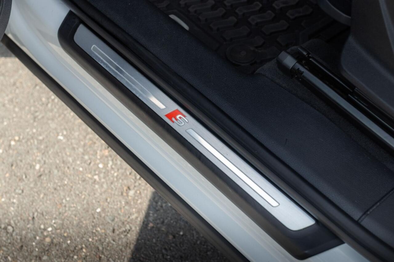 Audi Q3 35 TFSI, S-line, Black pakket