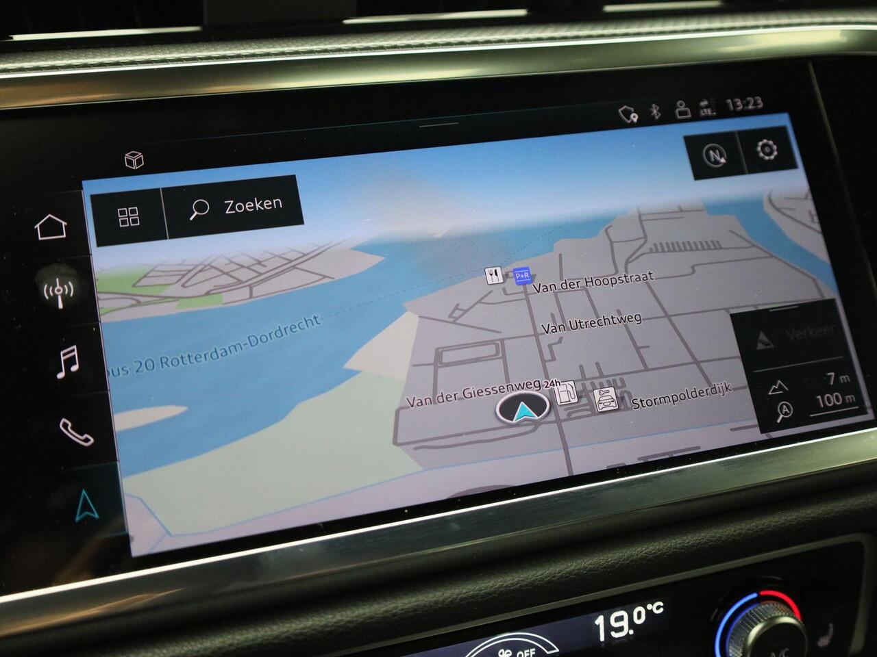 Audi Q3 40 TFSI 190pk quattro S Line · Apple/Android Car Play · Leder/stof · Camera + Parkeersensoren · Garantie t/m 28-01-2026 of 100000