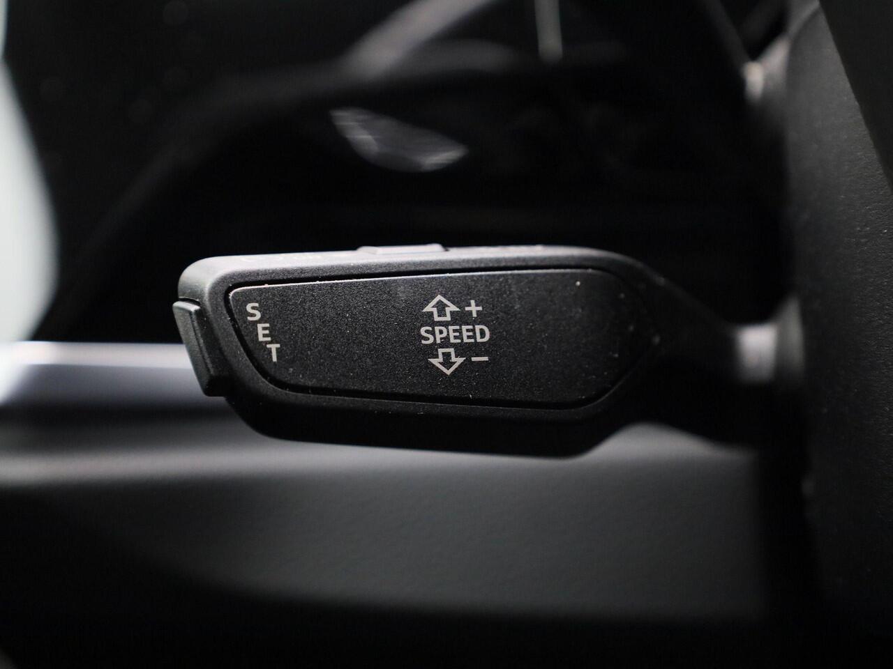 Audi Q3 40 TFSI 190pk quattro S Line · Apple/Android Car Play · Leder/stof · Camera + Parkeersensoren · Garantie t/m 28-01-2026 of 100000