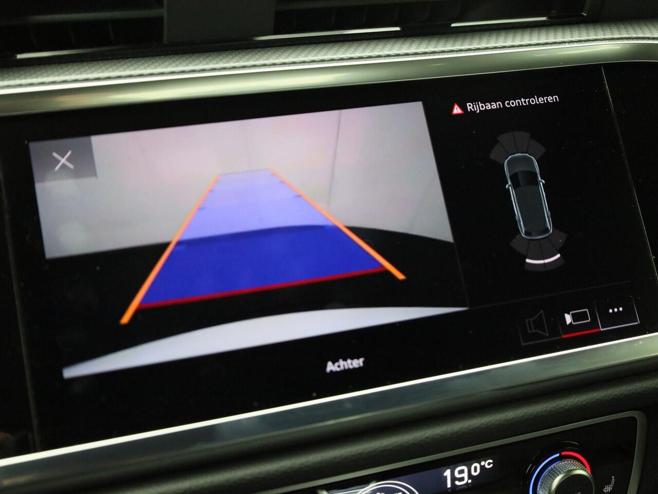 Audi Q3 40 TFSI 190pk quattro S Line · Apple/Android Car Play · Leder/stof · Camera + Parkeersensoren · Garantie t/m 28-01-2026 of 100000