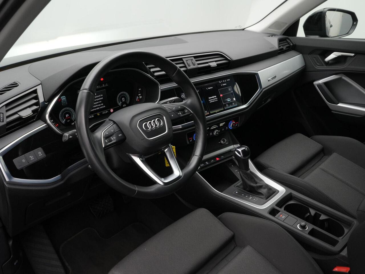 Audi Q3 45 TFSI e 245 pk Advanced edition | Stoelverwarming | Navigatie | Parkeersensoren voor/achter | Standkachel | 18 inch